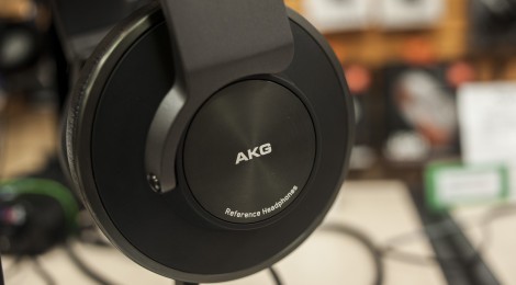 AKG K550