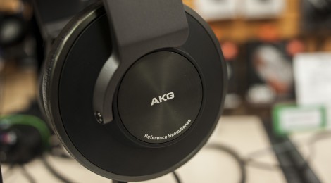 AKG K550